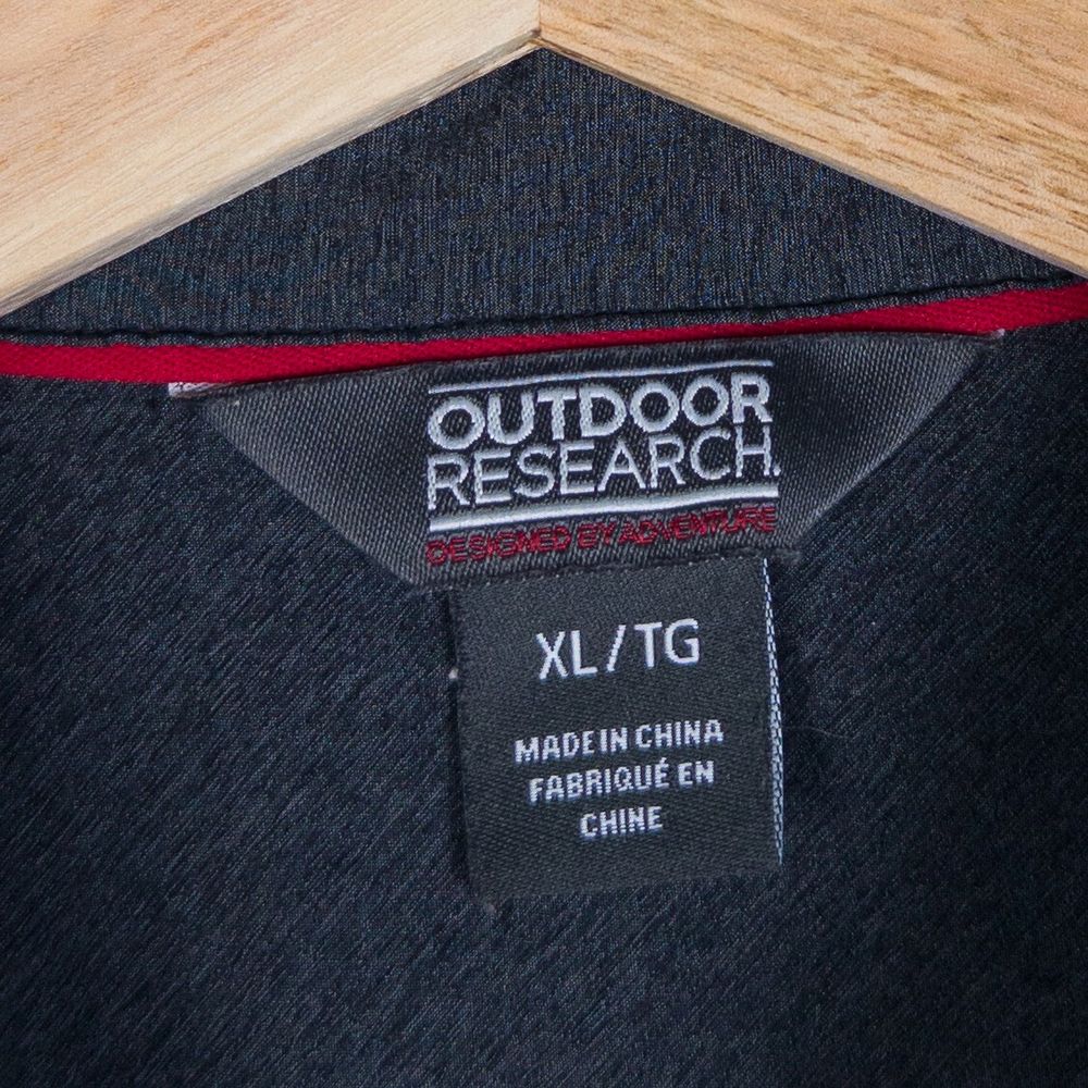 Outdoor Researchの実物タグ資料、プリント式の表示。文字の読める範囲を記録する