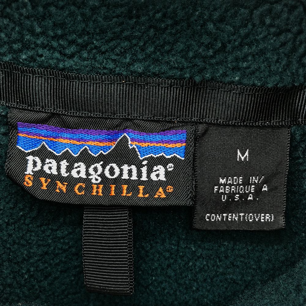 Patagonia Synchillaの実物タグ資料、プリント式の表示。文字の読める範囲を記録する