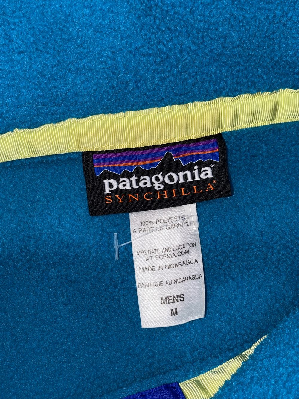 Patagonia Synchillaの実物タグ資料、色の違うボディに付く同ブランドのタグ