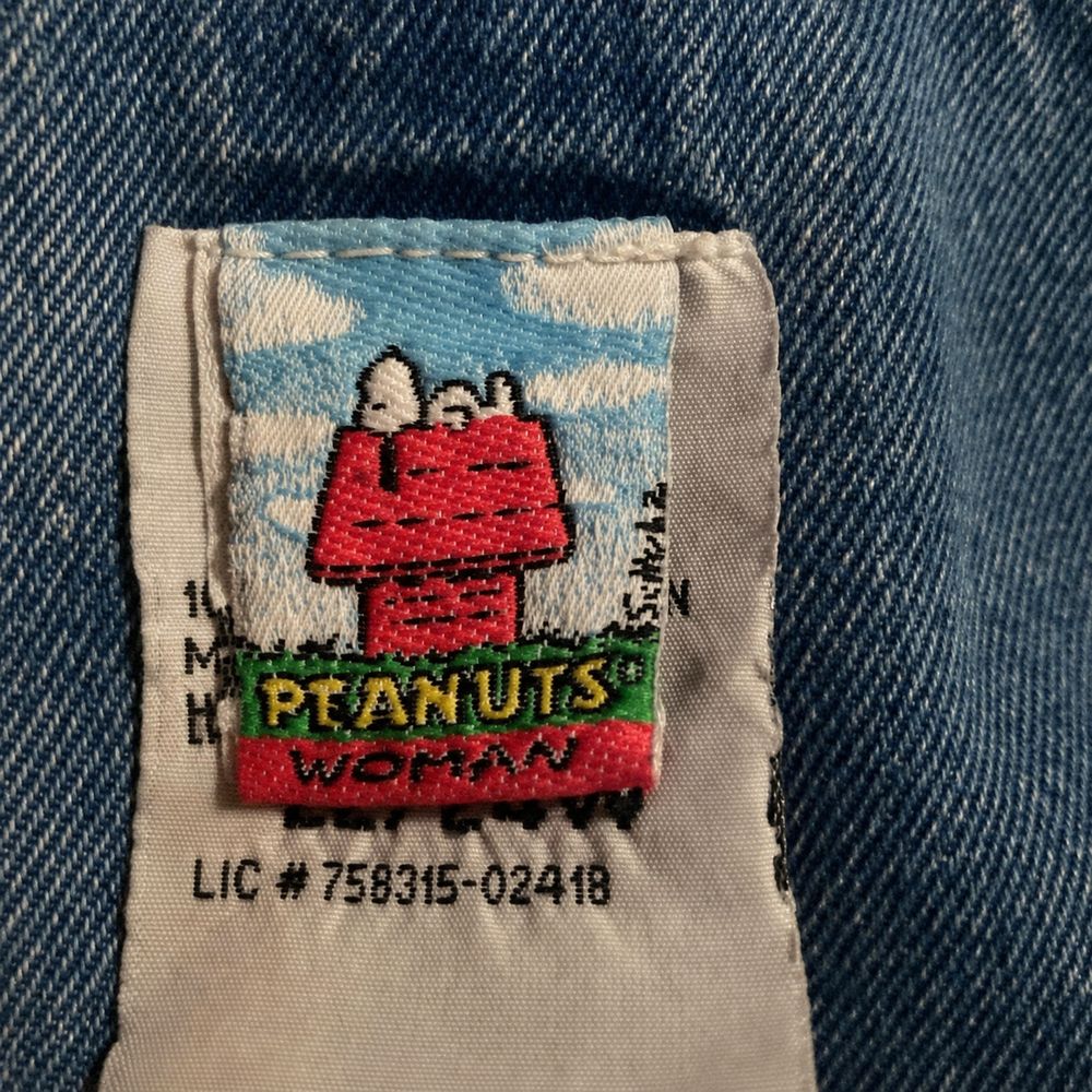 Peanutsの実物タグ資料、プリント式の表示。文字の読める範囲を記録する