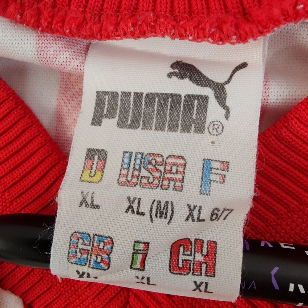 PUMAの実物タグ資料、ロゴとサイズ表示が同じラベルに収まる例