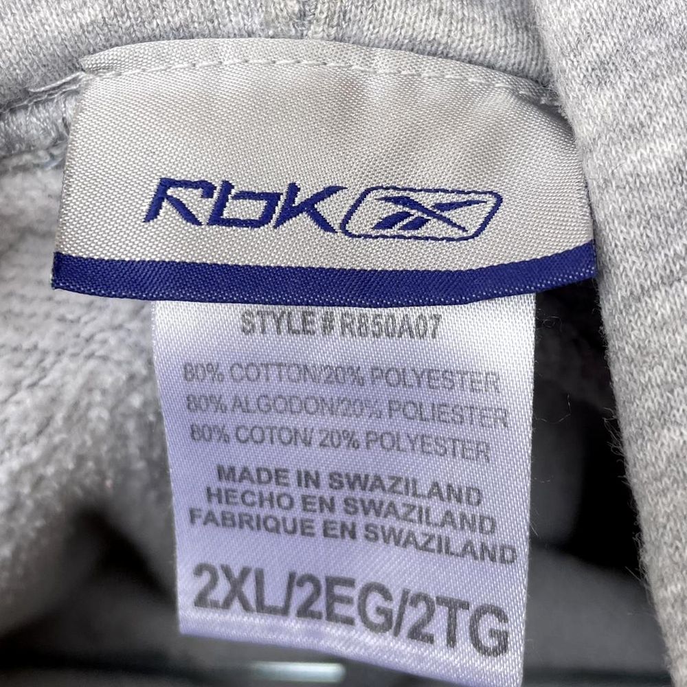 Reebokの実物タグ資料、別仕様の織りネーム。縫い付け方にも注目する