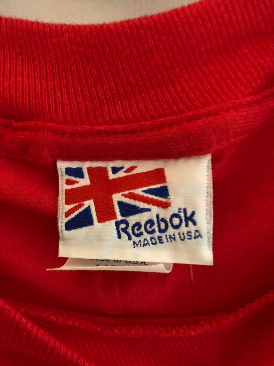 Reebokの実物タグ資料、色の違うボディに付く同ブランドのタグ