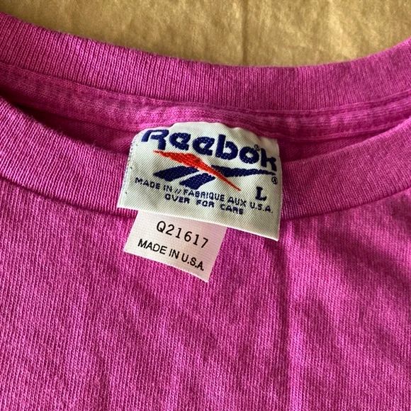 Reebokの実物タグ資料、ケア表示やサイズ欄を含むタグ周辺