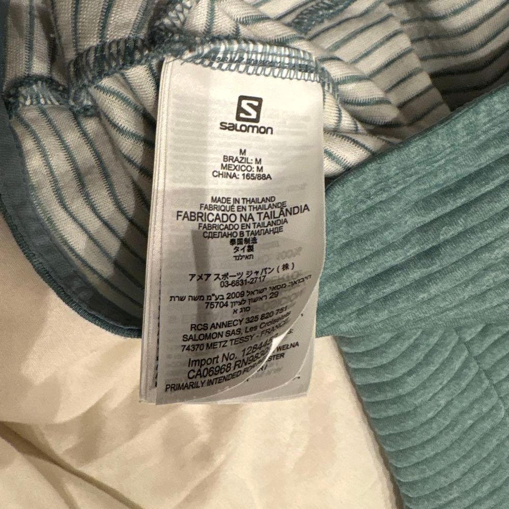 Salomonの実物タグ資料、生産国や素材表示が近接するタグの例