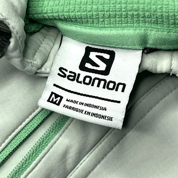 Salomonの実物タグ資料、別仕様の織りネーム。縫い付け方にも注目する