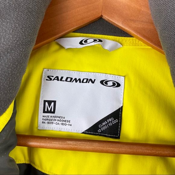 Salomonの実物タグ資料、複数ラベルの位置関係が分かる全体写真