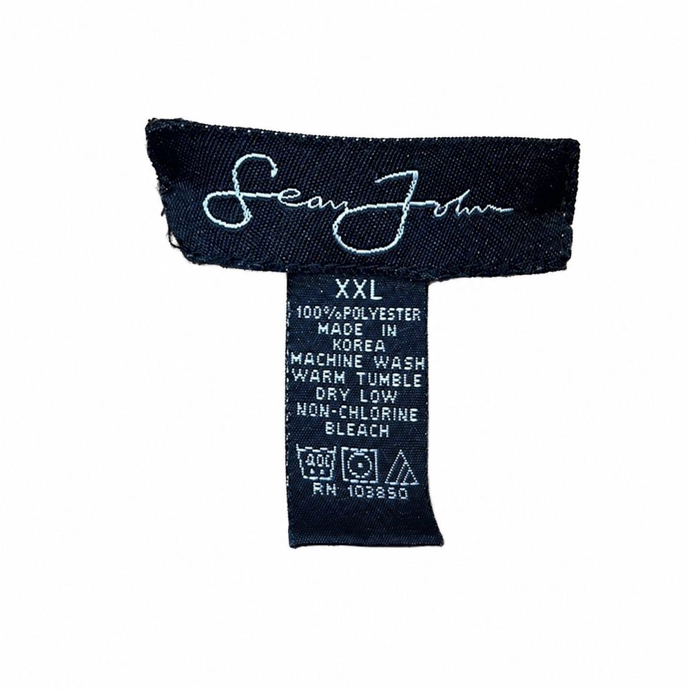 Sean Johnの筆記体ロゴ、Made in U.S.A.、XLのTシャツタグ