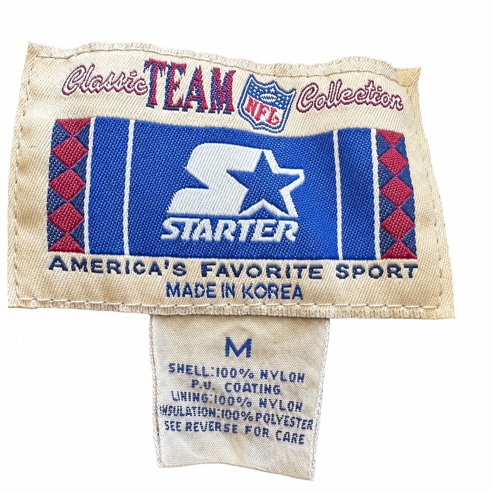 Classic Team Collection、NFL、America's Favorite Sport、Starter、M、Shell100パーセントNylon、Lining100パーセントNylon、Insulation100パーセントPolyester、Made in Koreaのタグ