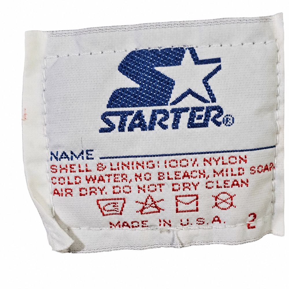 Starter、ShellとLining100パーセントNylon、Filling100パーセントPolyester、Dry Clean Only、Made in U.S.A.のケアタグ