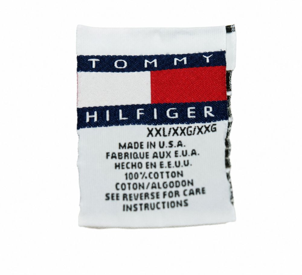Tommy HilfigerのフラッグロゴとMade in U.S.A.、100パーセントコットン表示