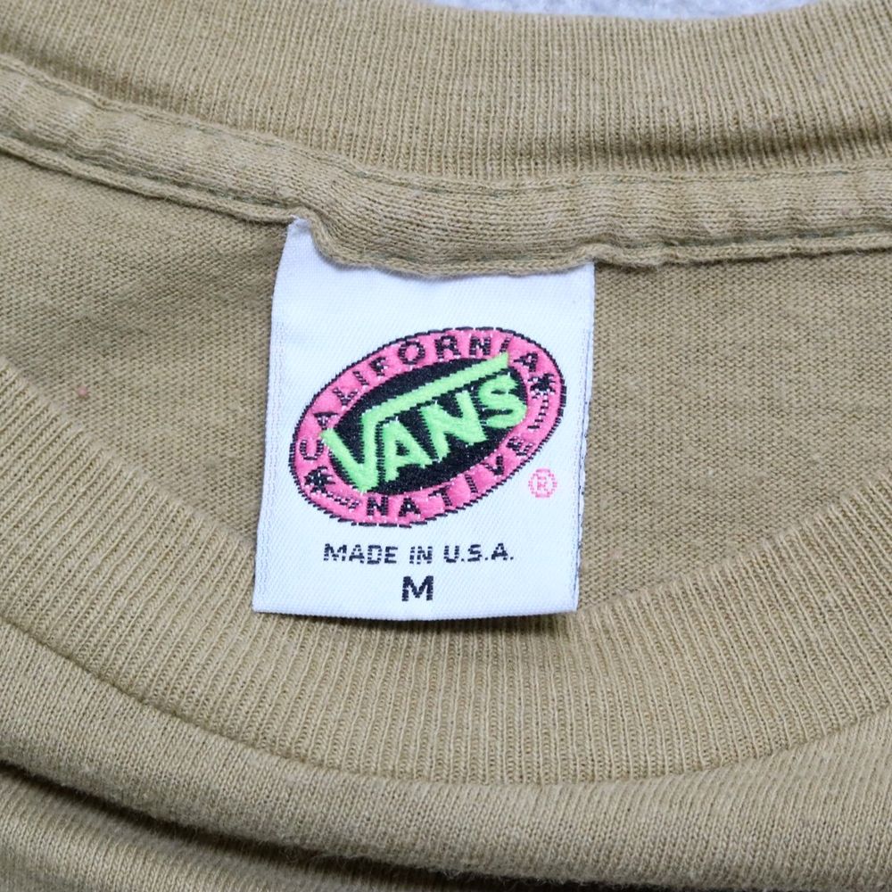 Vansの実物タグ資料、ブランドタグ全体。ロゴとタグの取り付け位置を確認する