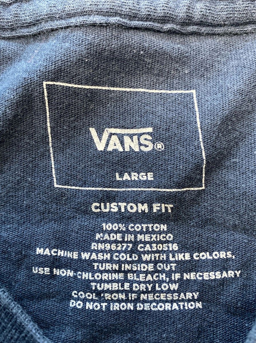 Vansの実物タグ資料、ロゴとサイズ表示が同じラベルに収まる例
