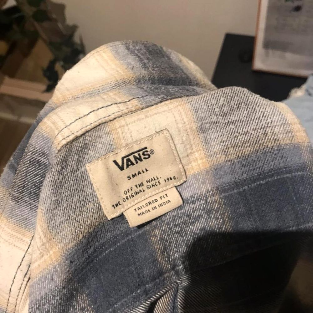 Vansの実物タグ資料、生産国や素材表示が近接するタグの例